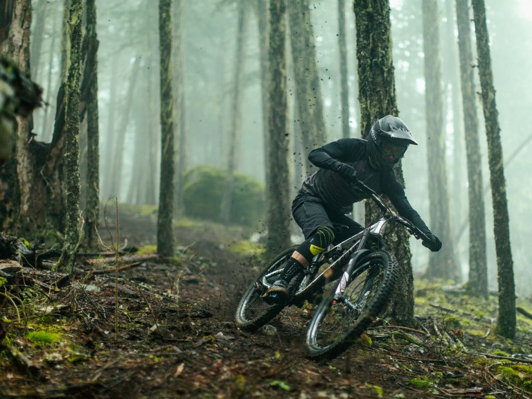 Team News: Yoann Barelli Signs to Commencal and Dakine