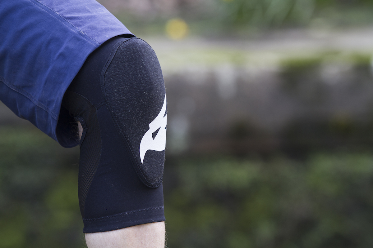 bluegrass eagle crossbill knee pad