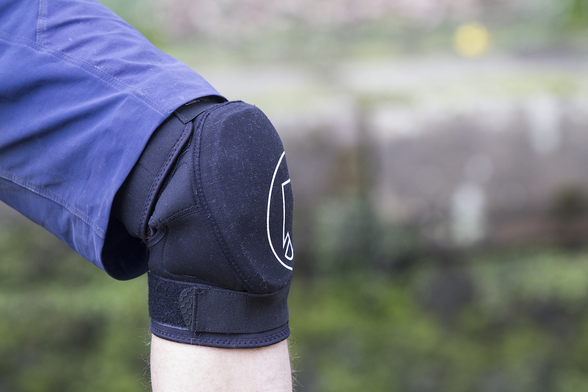 endura singletrack knee pads
