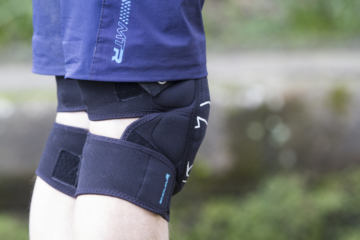 endura singletrack knee pads