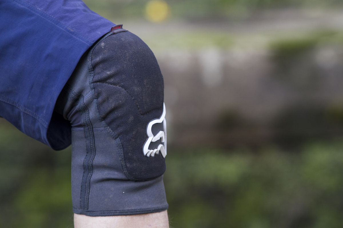 fox head launch enduro knee pads