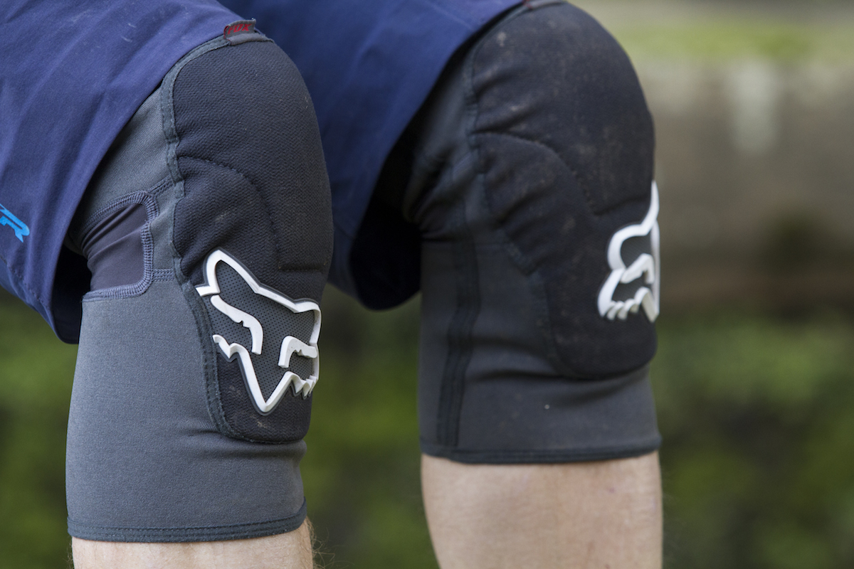fox head launch enduro knee pads