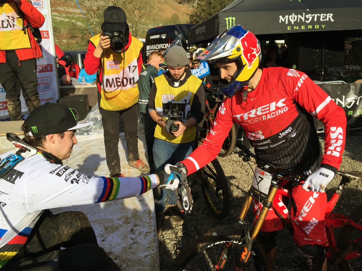 Gee Atherton congratulate Danny Hart on the win