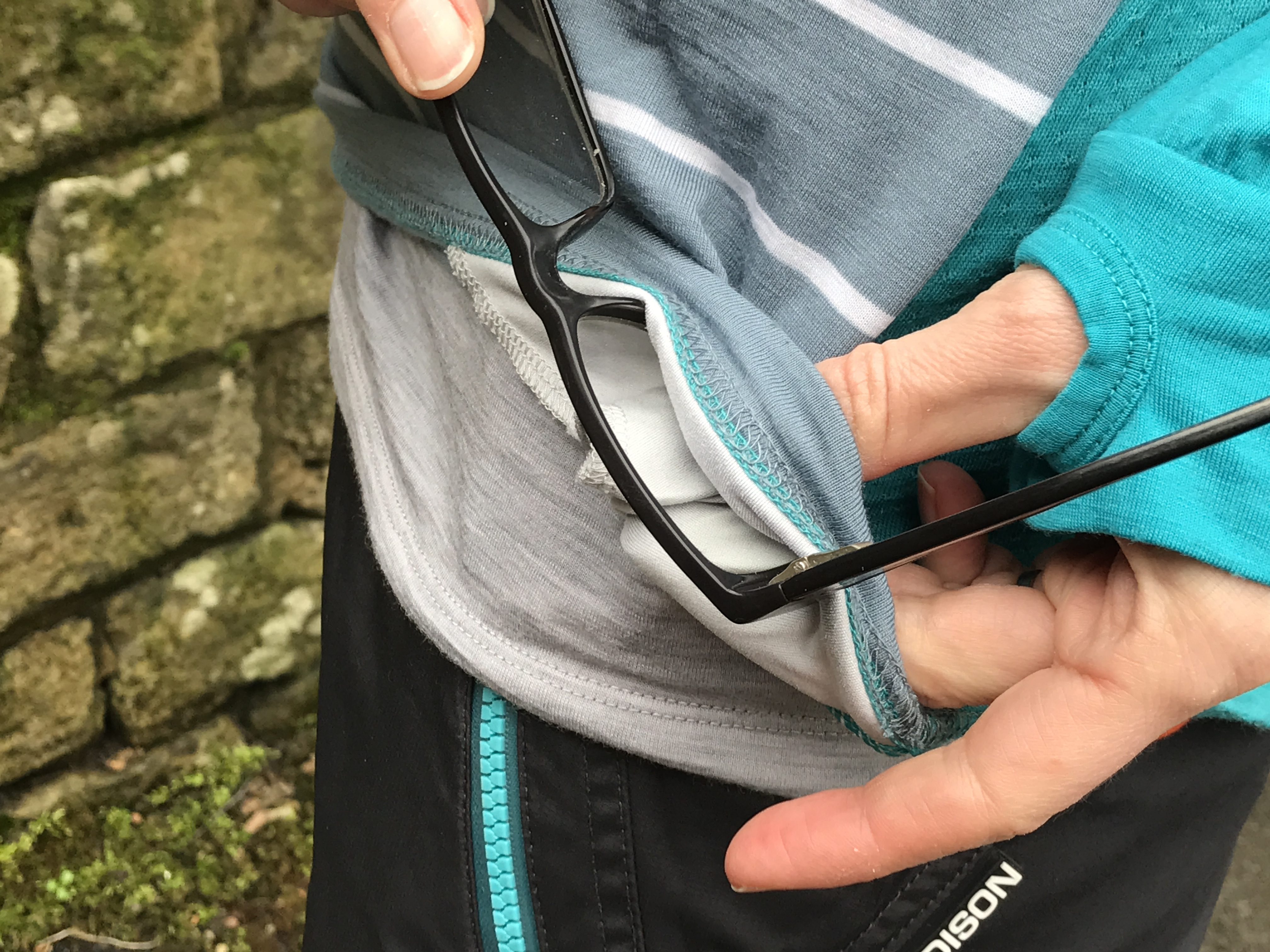 Glasses wipe.