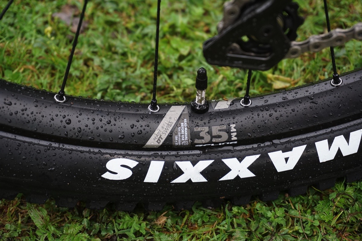 pivot mach 5.5 carbon