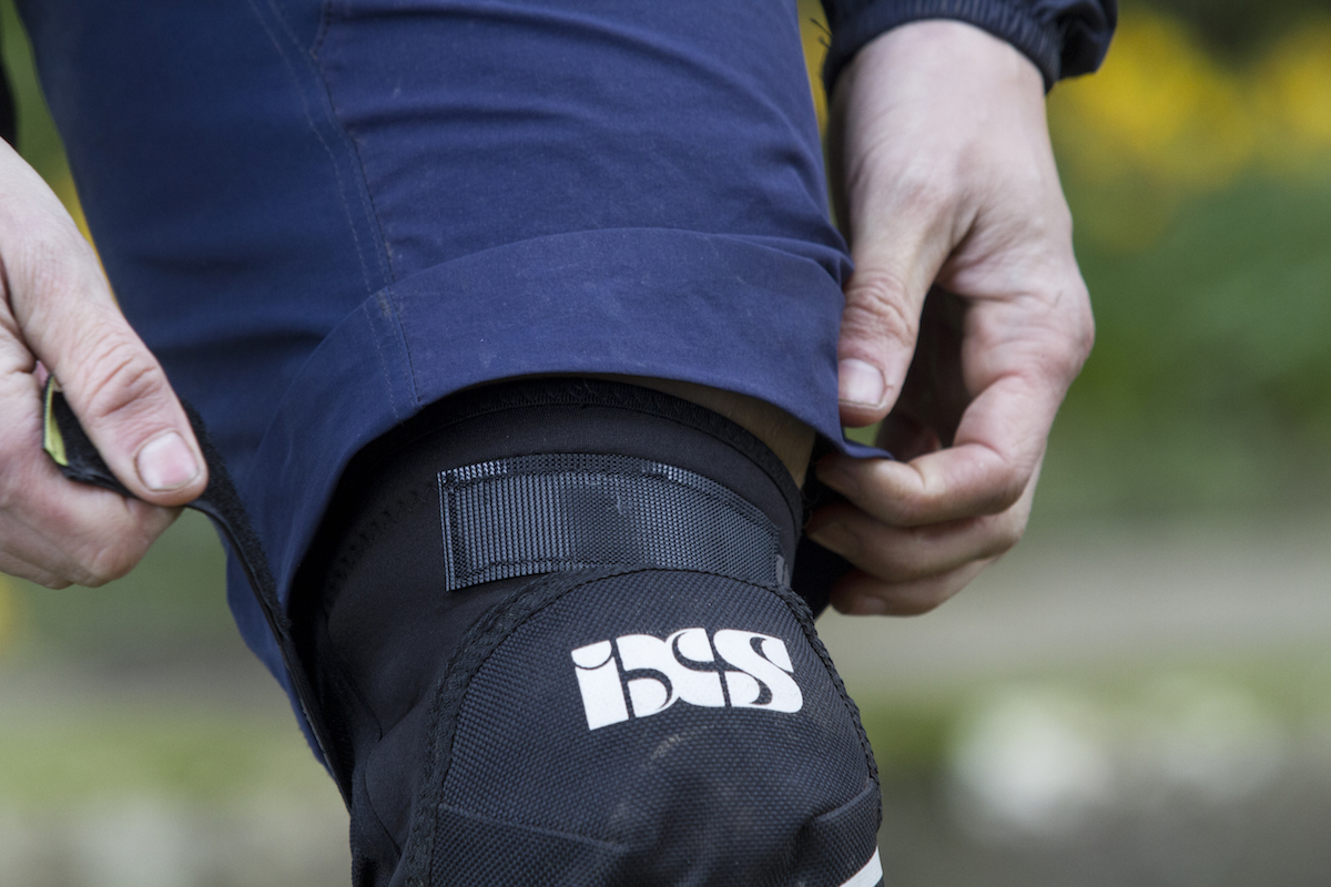 ixs hack evo knee pads issue 112