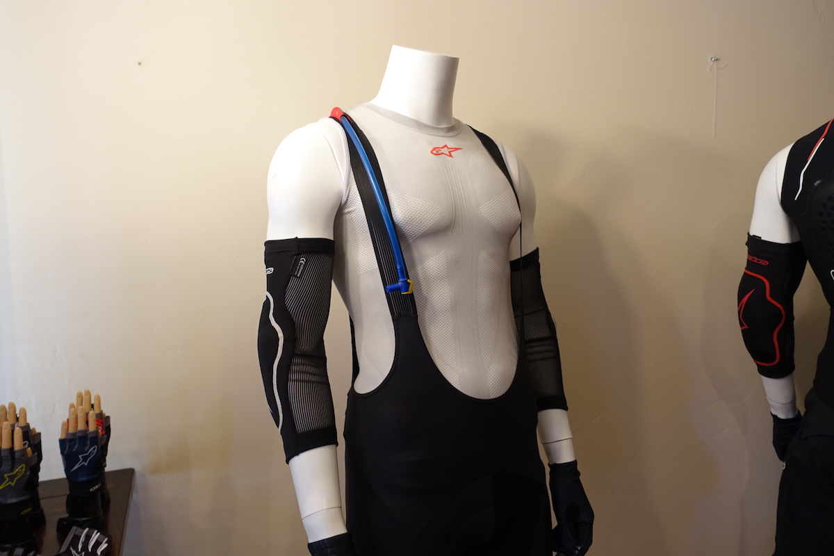 alpinestars paragon bib shorts protection protector bladder knee pads jersey shorts