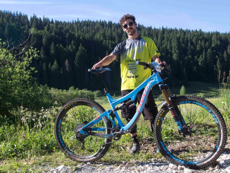Pro Bike Check: Mason Bond’s Pivot Switchblade