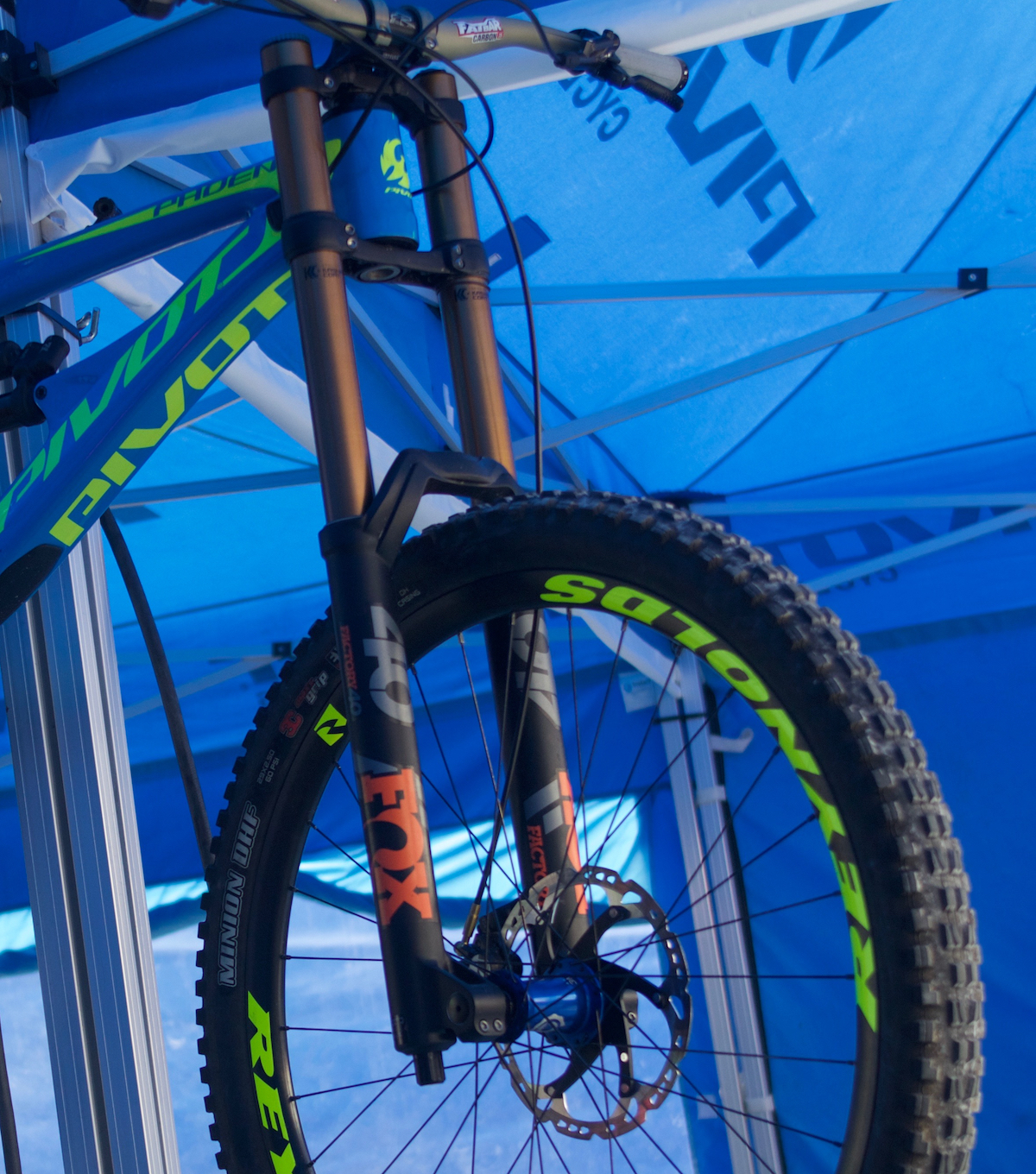 pivot phoenix carbon downhill 29er
