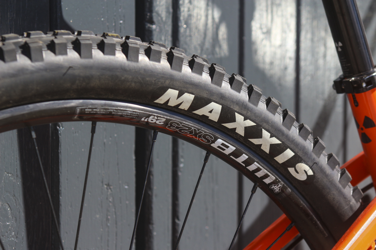 nukeproof scout 290 comp 29in hardtail manitou