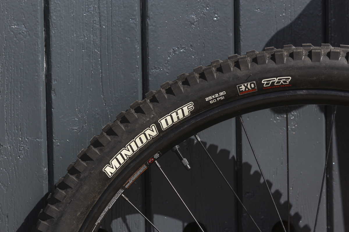 nukeproof scout 290 comp 29in hardtail manitou