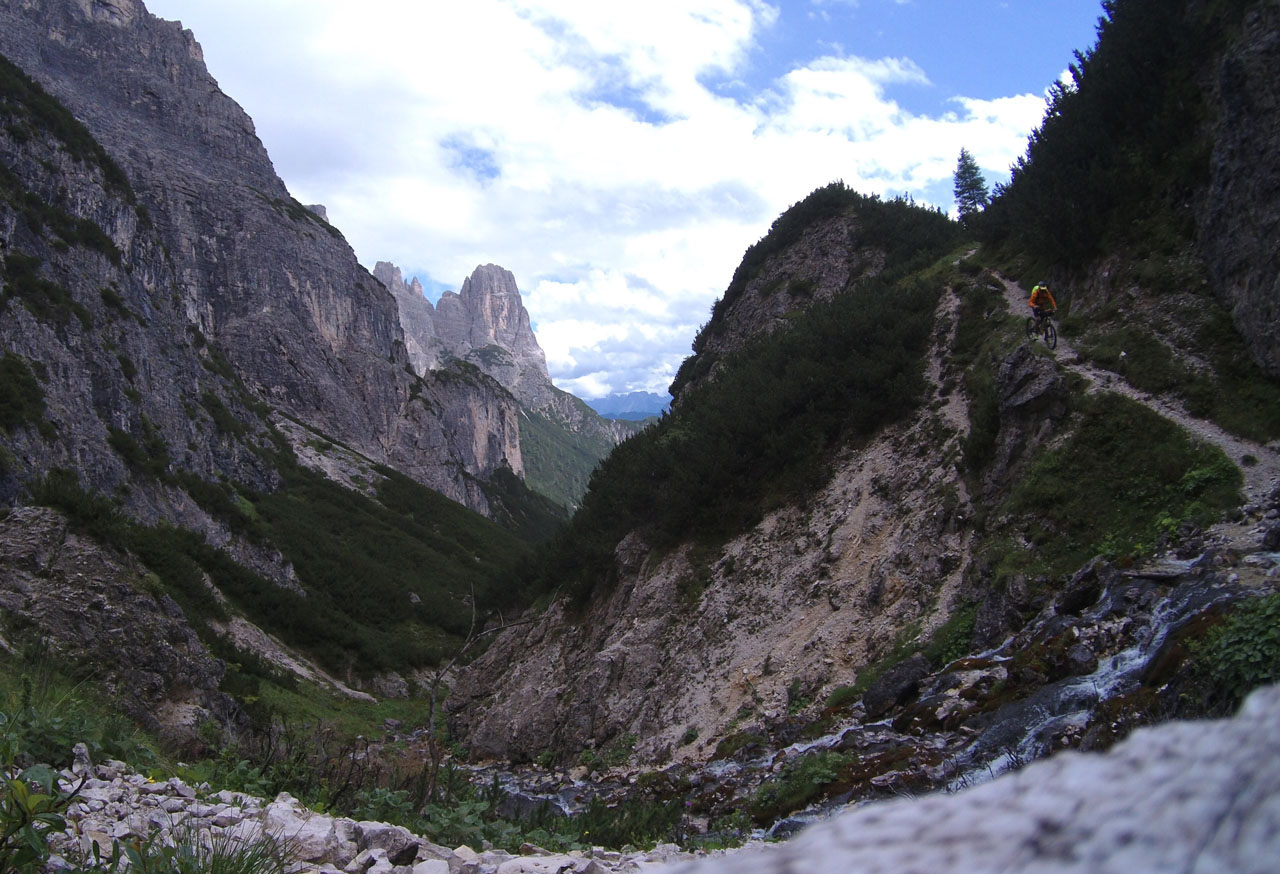 Tito Tomasi - Crossing The Alps