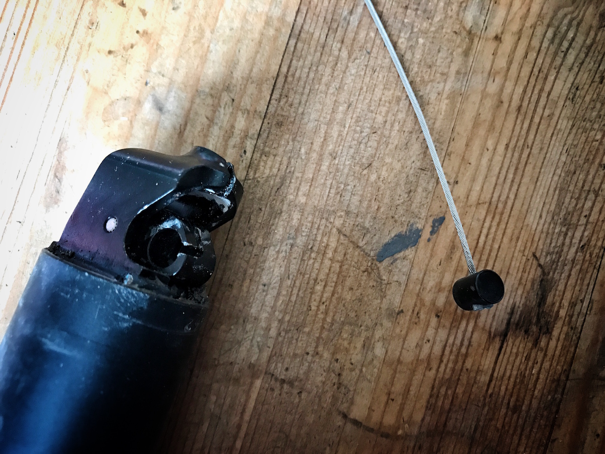 cable internal routing dropper post