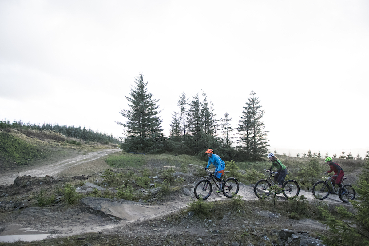 issue 111 29 plus group test trek stache salsa woodsmoke jones plus tom hill antony celia