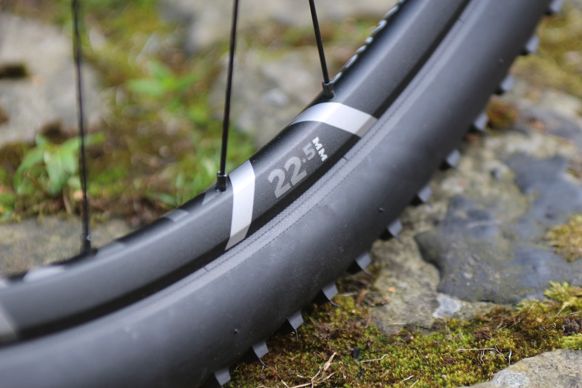 canyon exceed carbon hardtail di2 step cast sc dt swiss