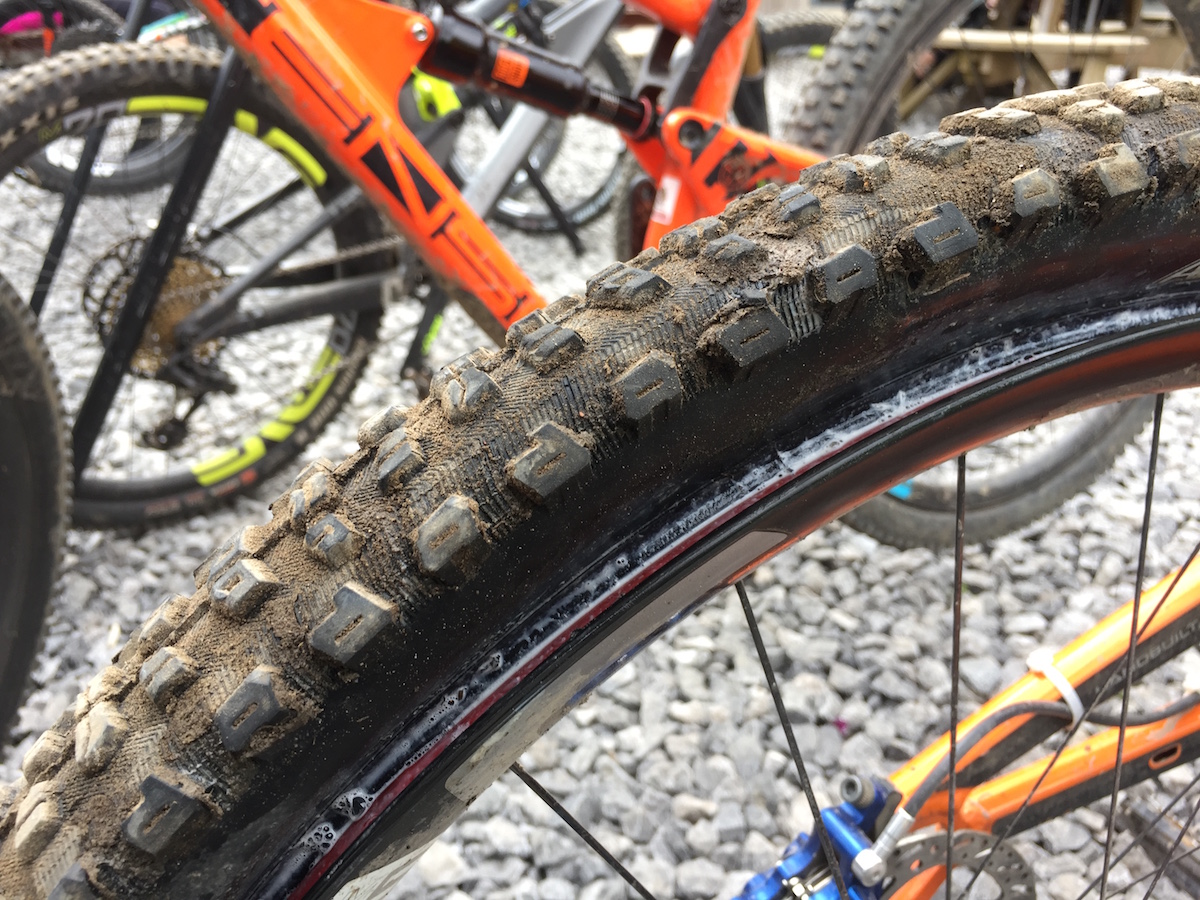 carbon rim maxxis tyre flat