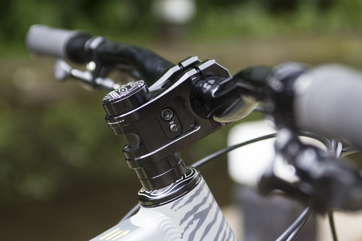 identiti mettle halo gusset