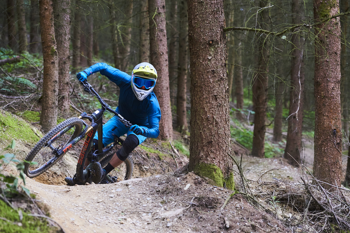 saracen ariel lt revolution bike park wil full face