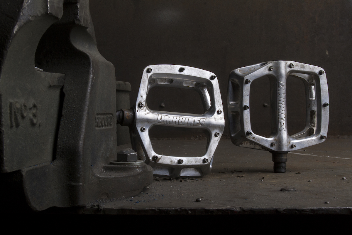 Best Budget Winner: DMR V8 Flat Pedal Review