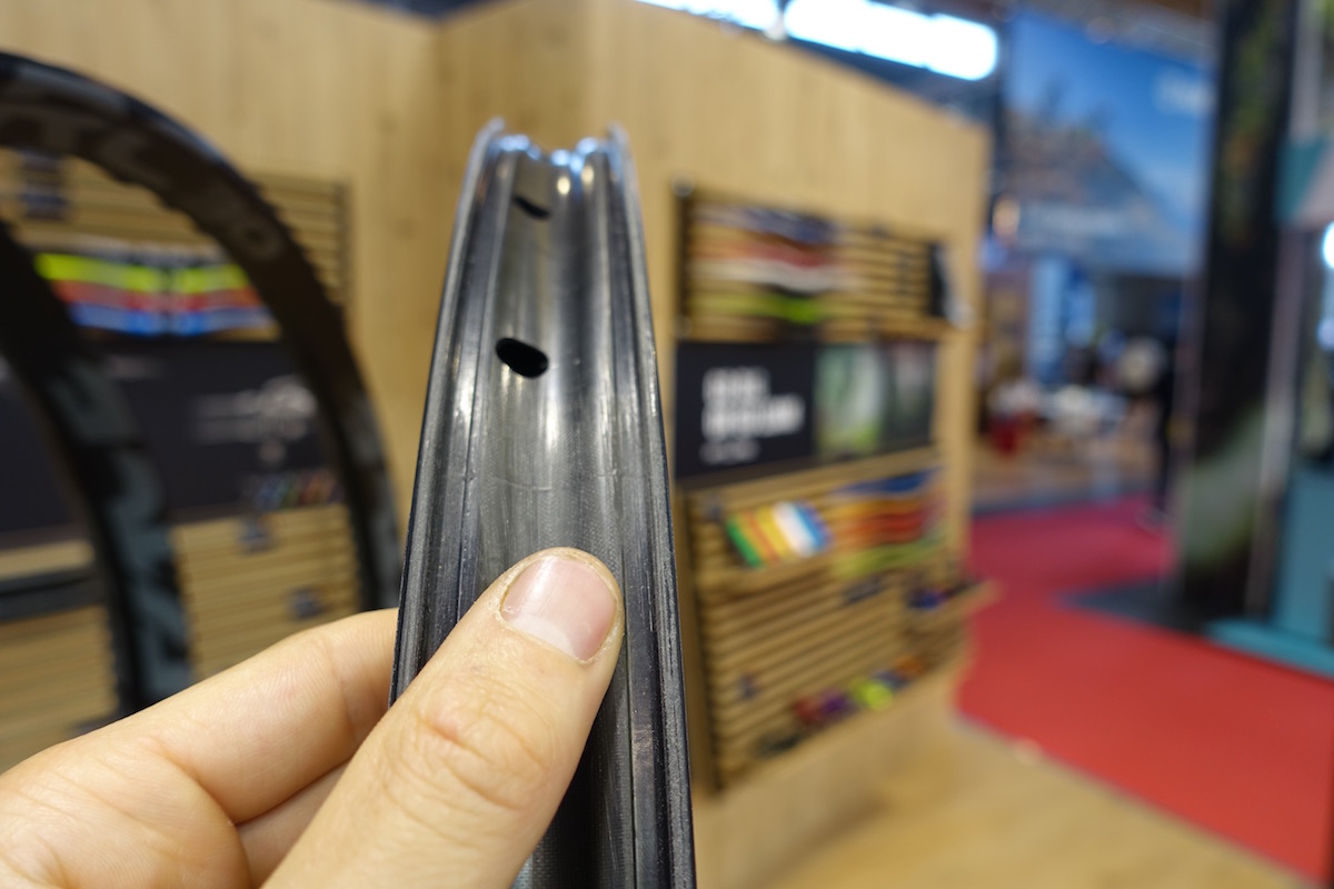 race face next sl carbon wheel arc rim