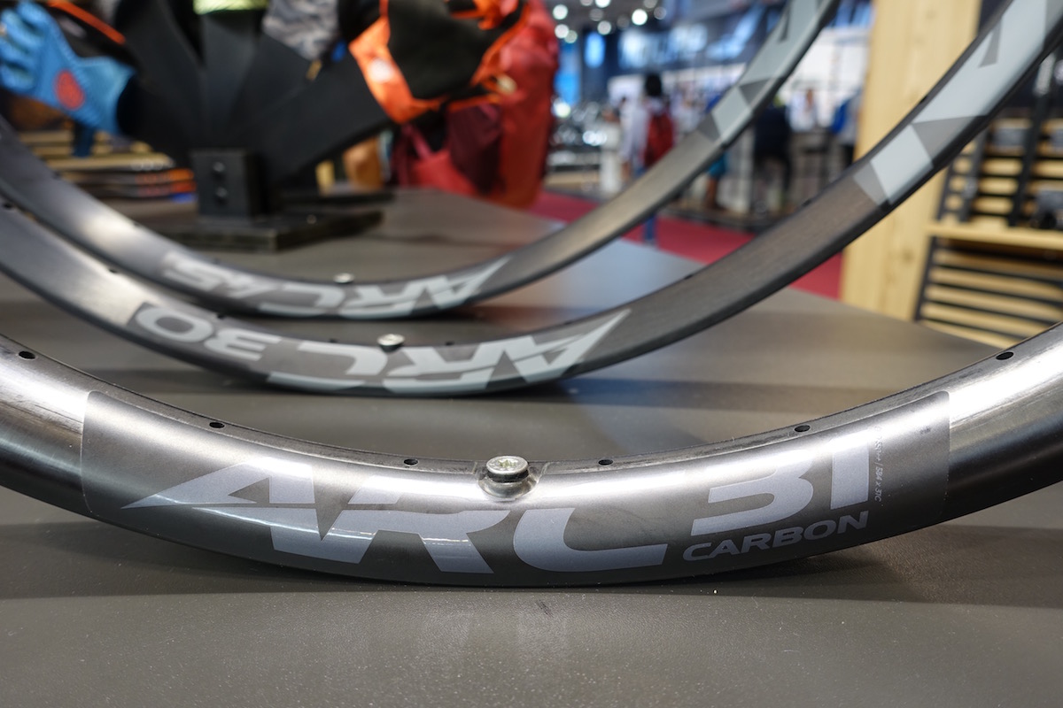race face next sl carbon wheel arc rim
