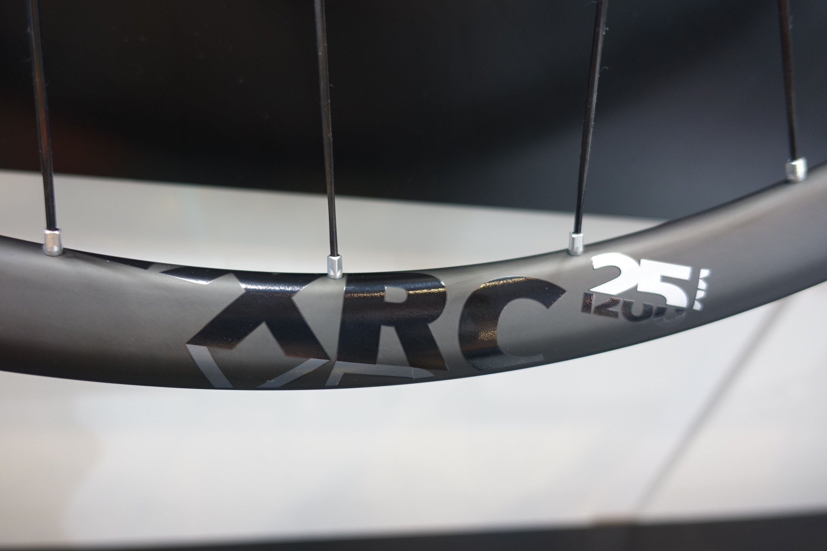 dt swiss carbon wheel spline