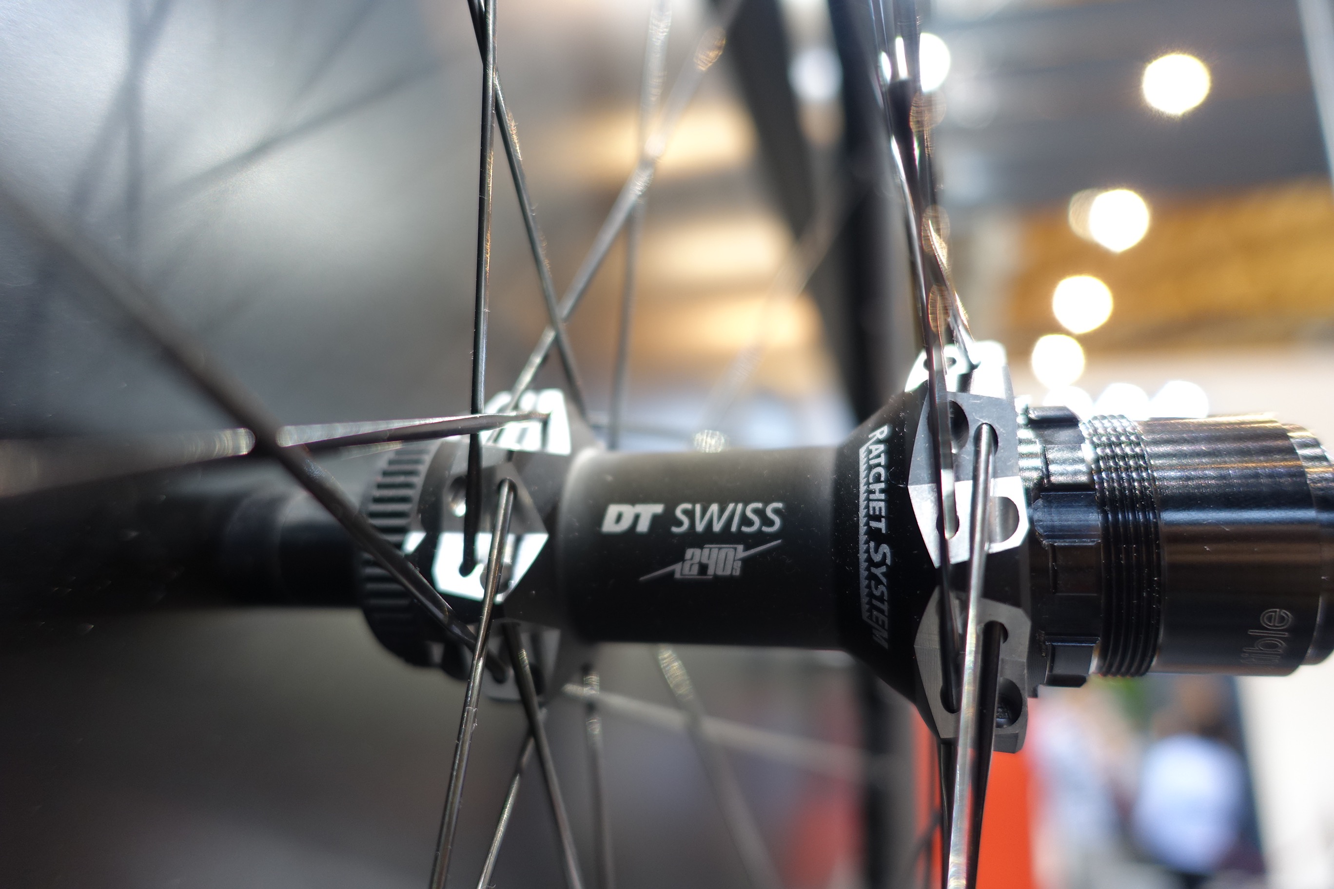 dt swiss carbon wheel spline 240 hub