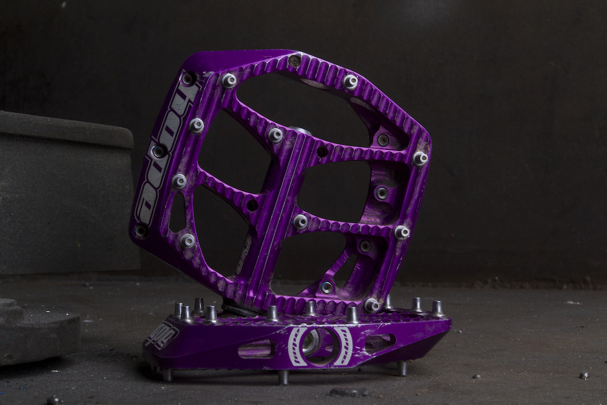 hope f20 flat pedals purple issue 113