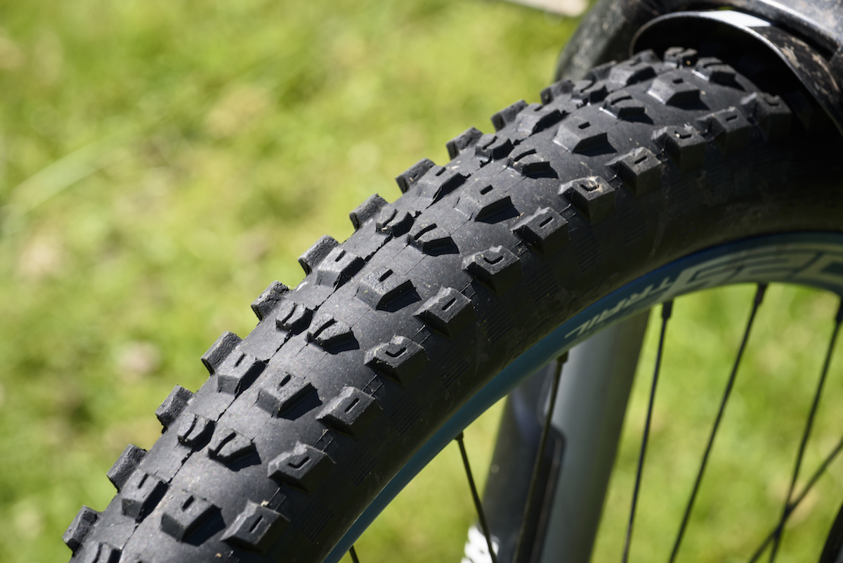specialized butcher grid tyre tubeless issue 114