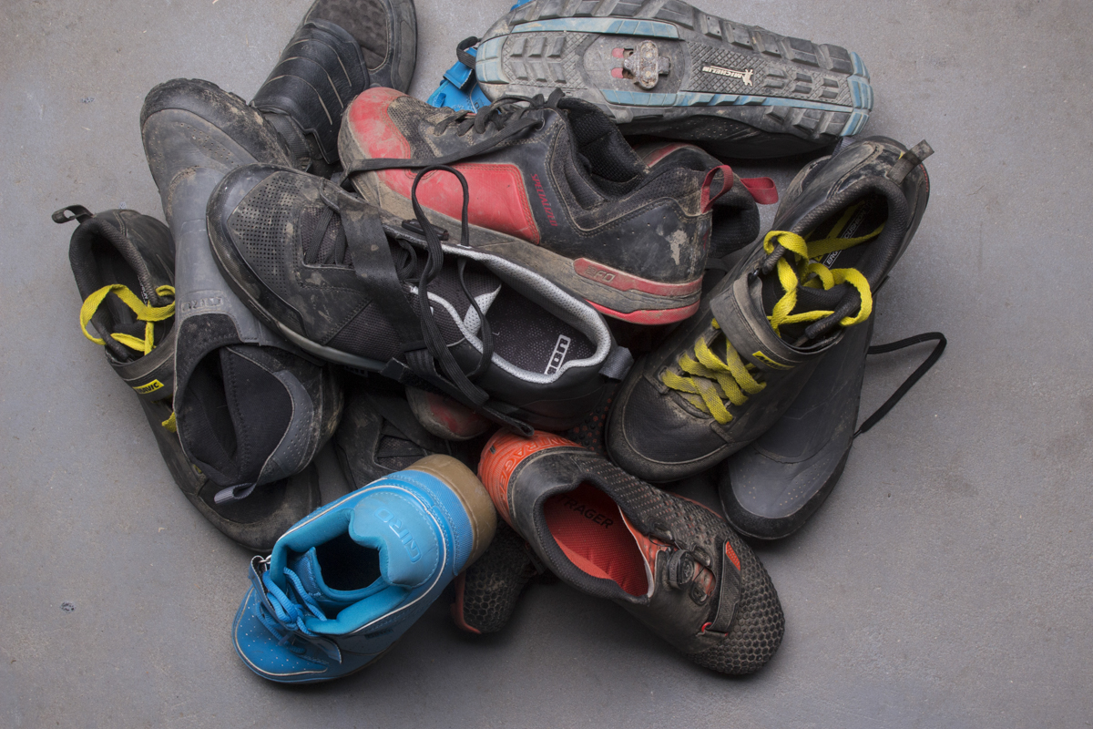 spd clip shoes pedals giro bontrager mavic ion shimano