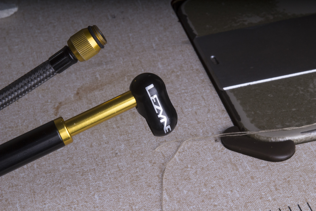 lezyne digital shock pump