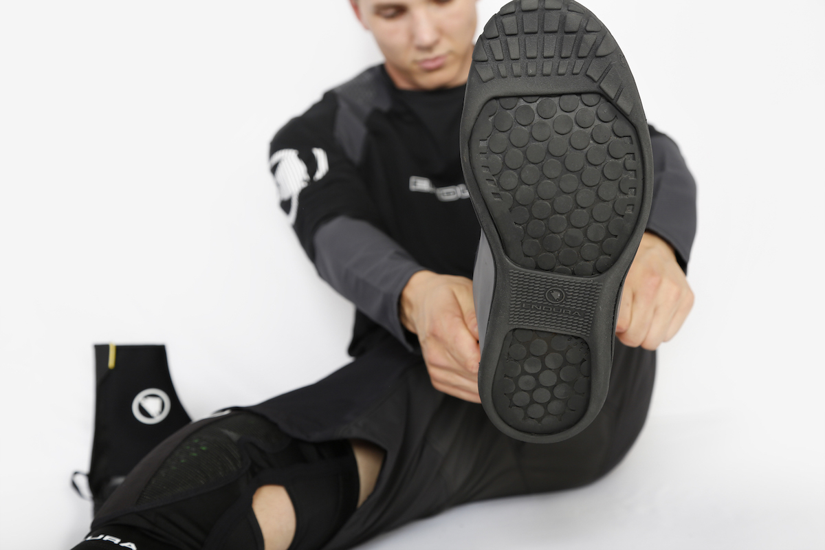 Endura Launches Flat Pedal Specific Waterproof Overshoes