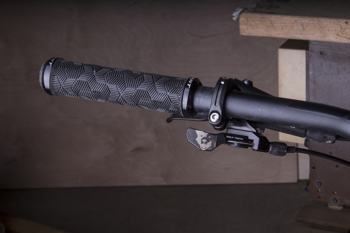 wolf tooth components remote dropper post