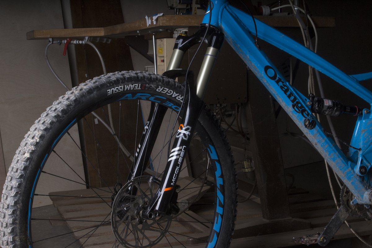 The Roughcut HLR damper is sublime and simply superb, giving a composed measured feel and good grip on the trail without ever giving up too much movement.