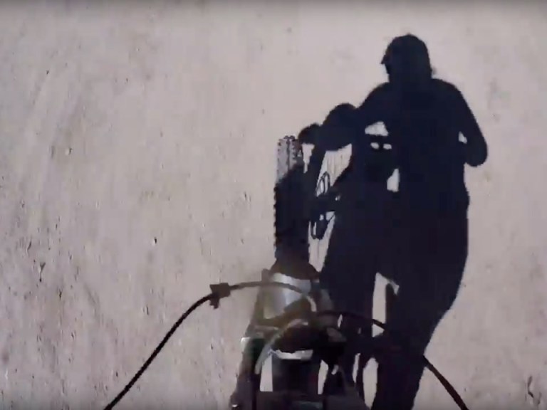 Video: Sweary Race Run From Amanda Batty