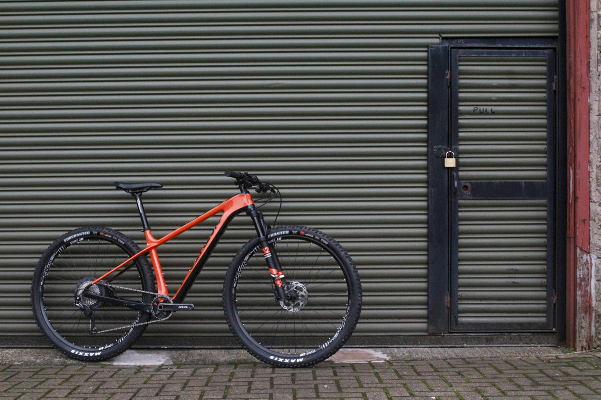 genesis mantle carbon hardtail