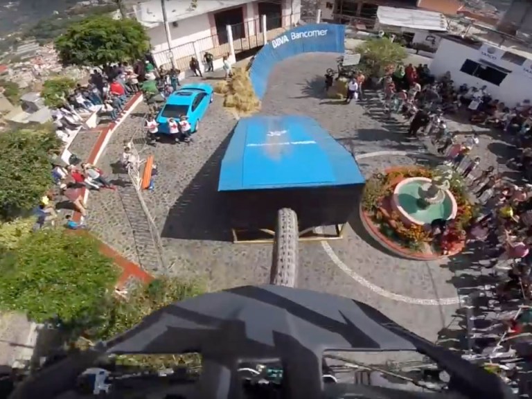 Videos: Rémy Métailler And Sam Pilgrim Tackle Taxco Downhill