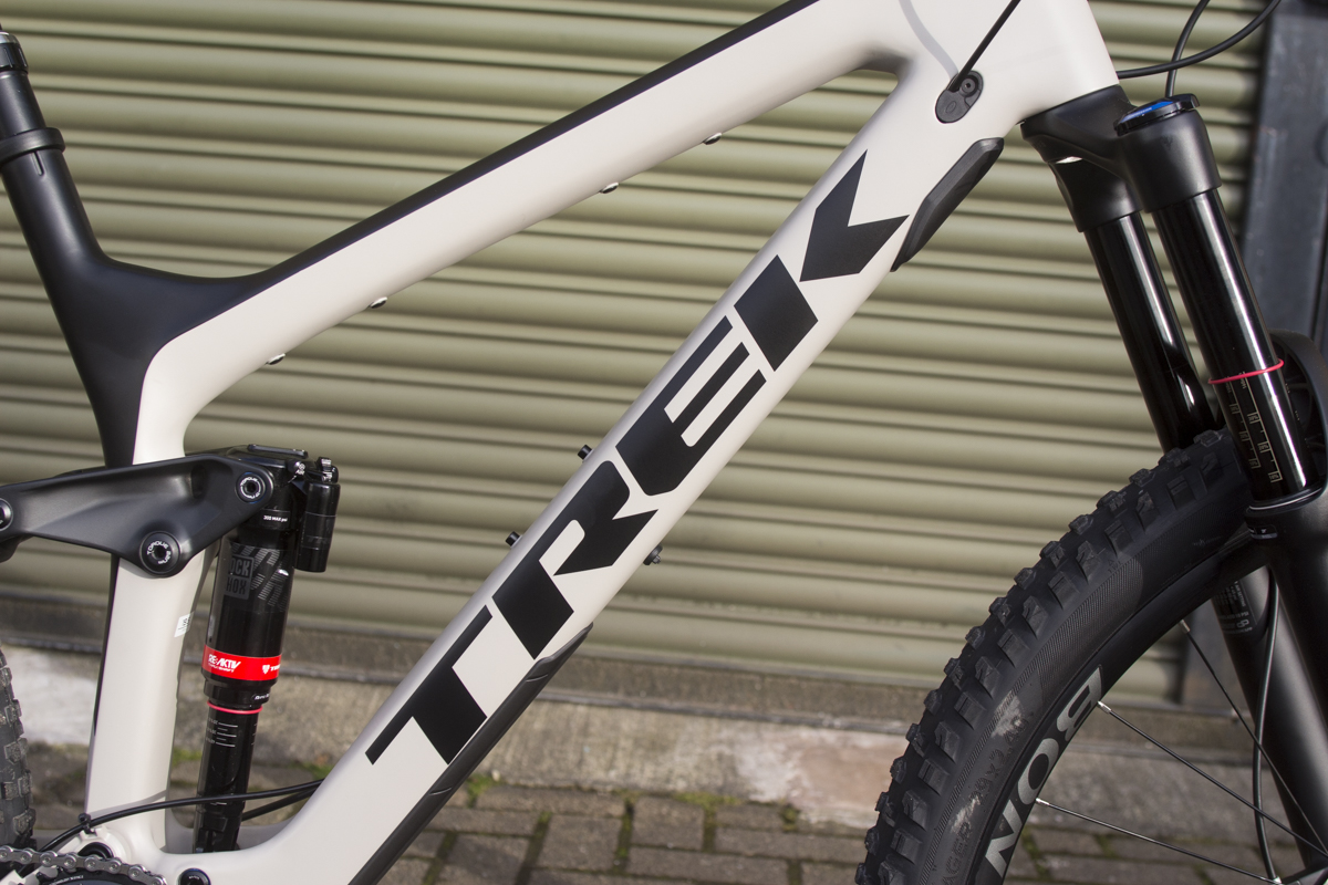 First Look: 2018 Trek Slash 9.7