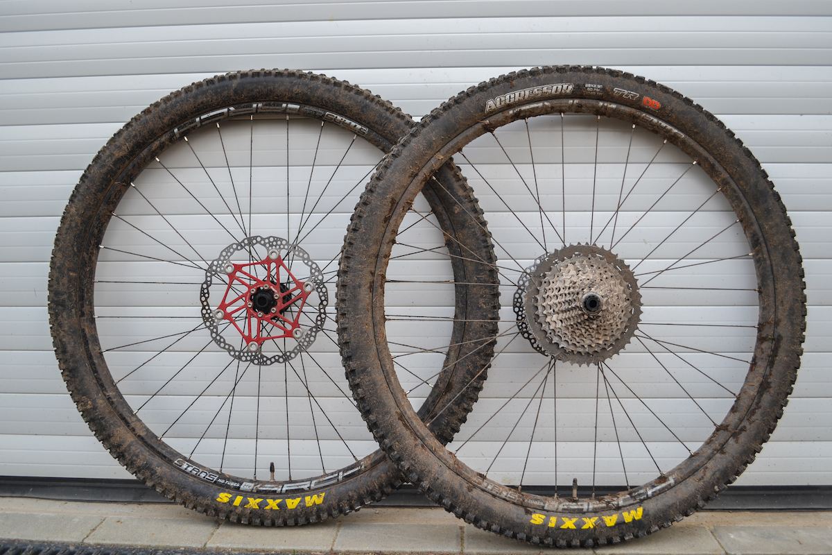 stans notubes arch s1 wheels tweed valley tom nash santa cruz hightower