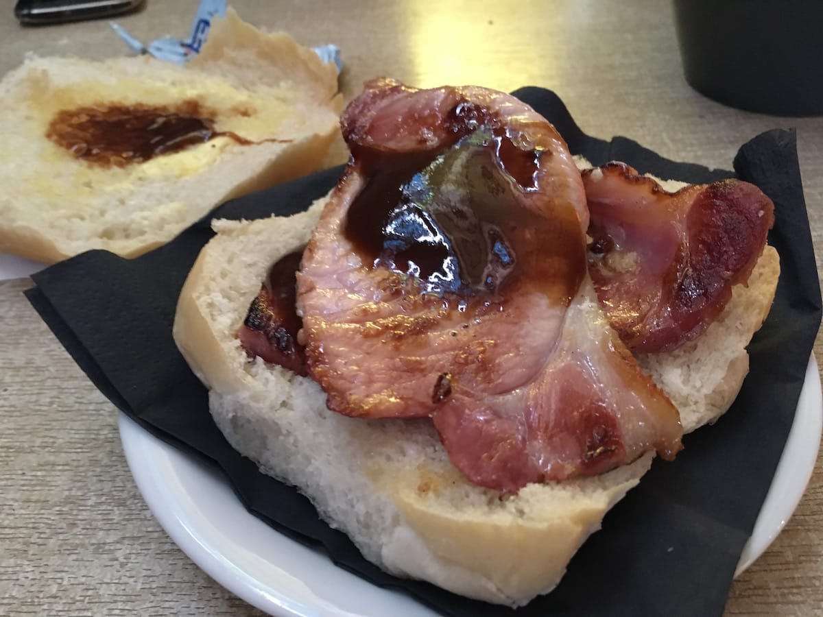 bacon sandwich butty roll sauce