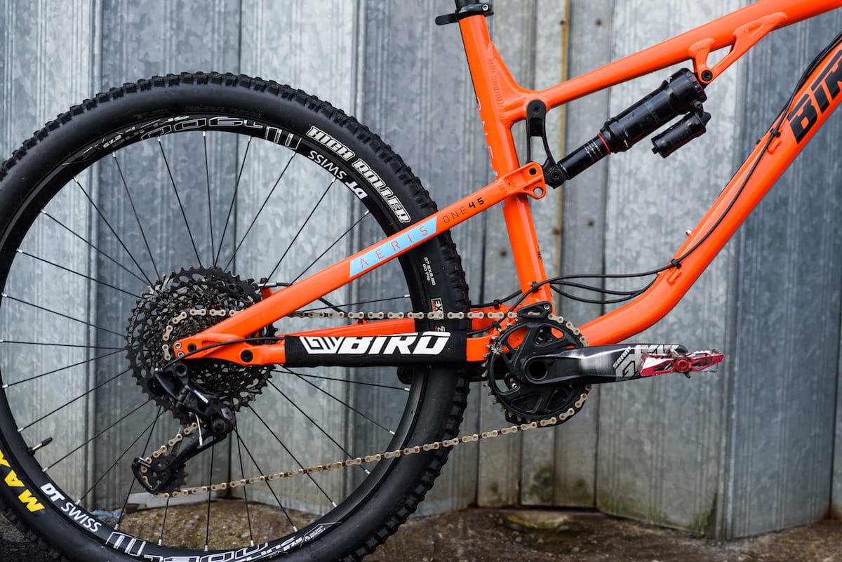 The new Deluxe and Super Deluxe shocks take the test winning Aeris performance to a whole new level. Whether you ride for fun, race enduro, or whatever your riding style, the all new Aeris 145 will blow you away with its much improved small bump sensitivity, insanely good climbing performance, and still unbeatable descending.
