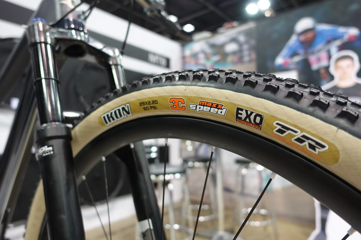 genesis mantle carbon maxxis tanwall