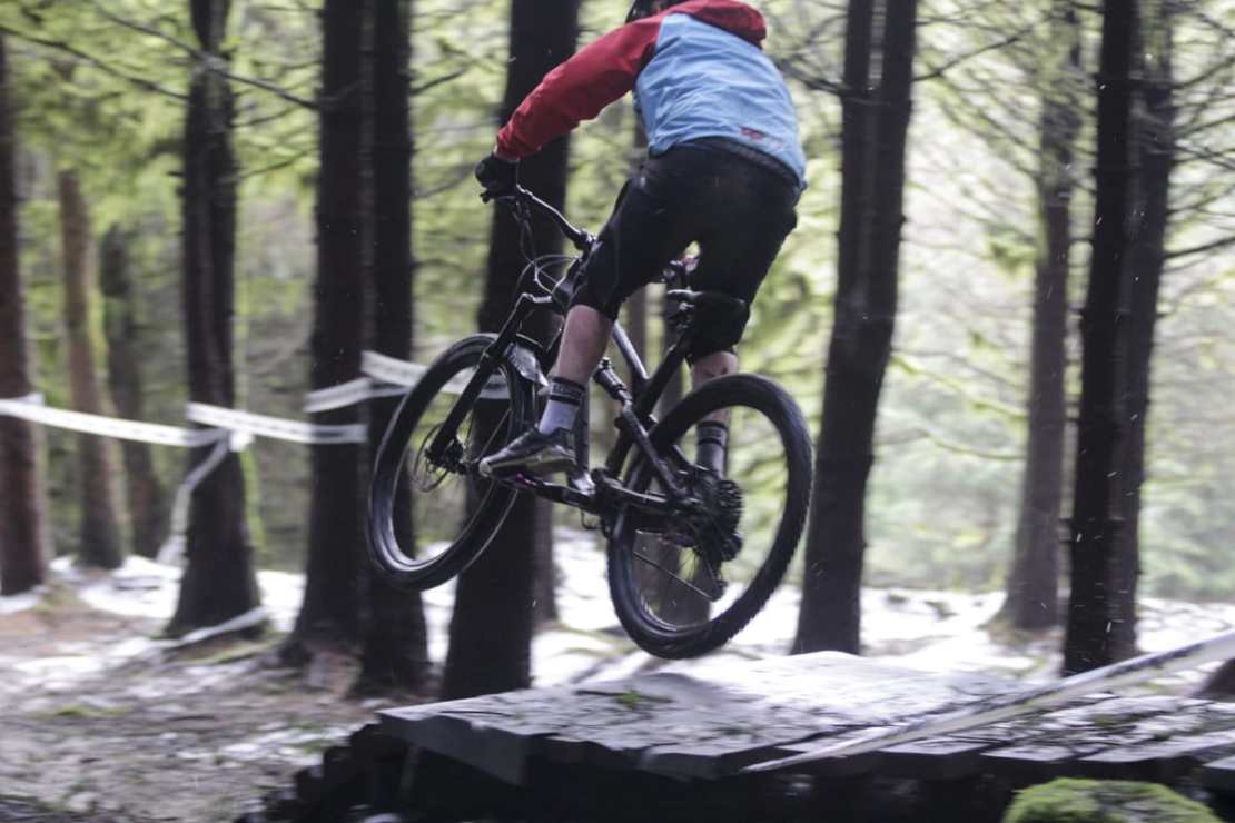 Canyon Spectral CF 8.0 Review | Black Beauty Hits Warp 8!