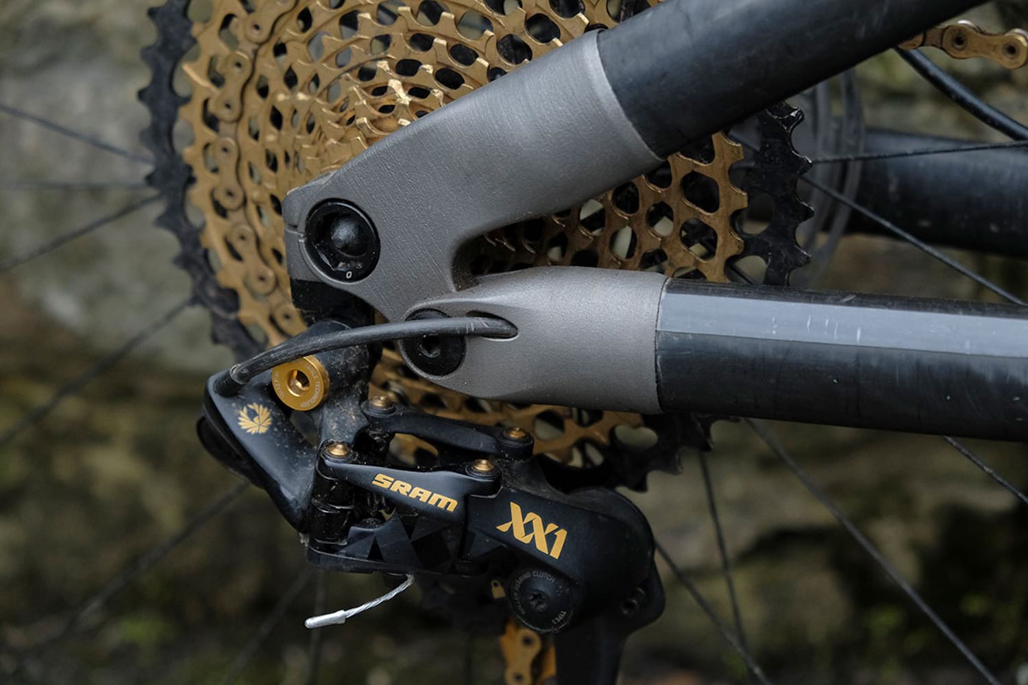 robot r130 titanium carbon