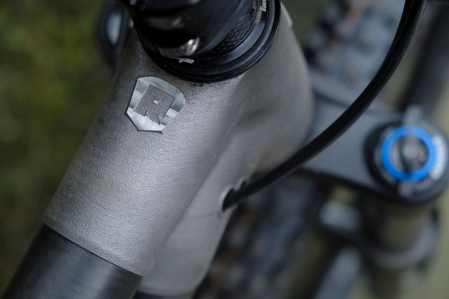 robot r130 titanium carbon