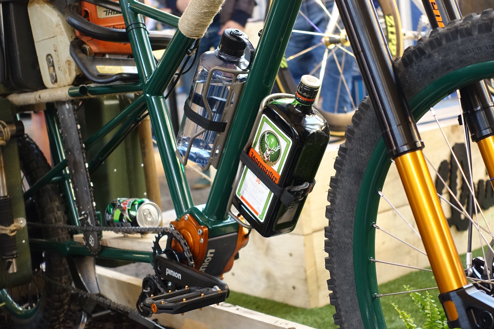 Want to carry a chainsaw, Jagermeister and a BBQ on your ride? Portus Cycles’ steel utility bike is for you!