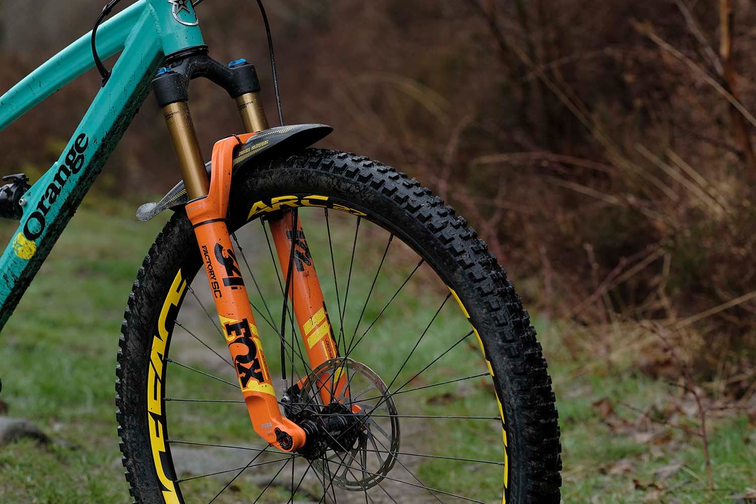 Review: Fox’s brand new 34 Step-Cast fork is here from the future and it is super light