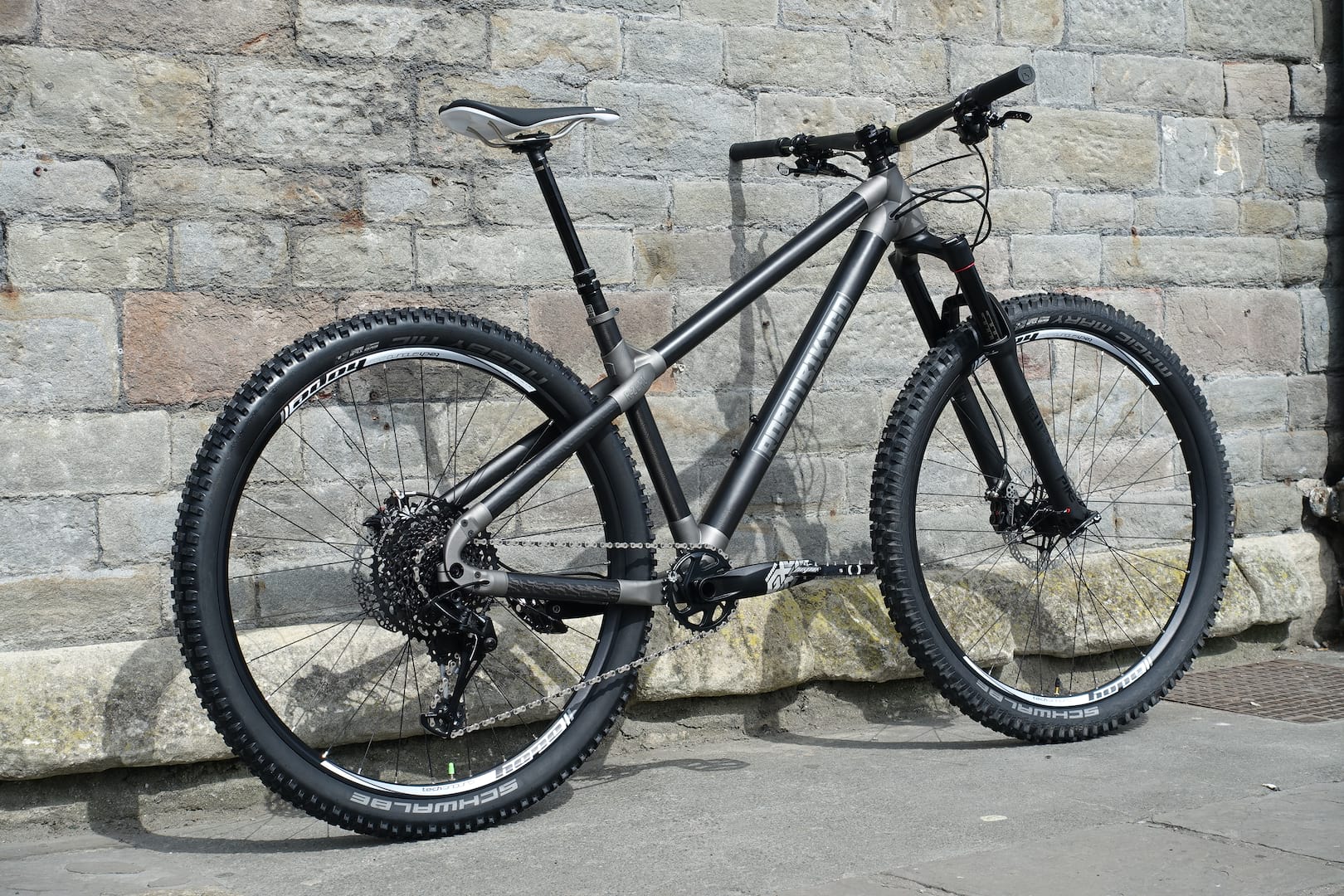First Look: The UK-Made Robot R-Zero Carbon/Titanium Hardtail