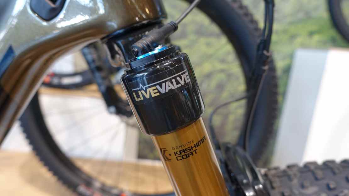 Spotted at Eurobike! Fox Live Valve electronic suspension!