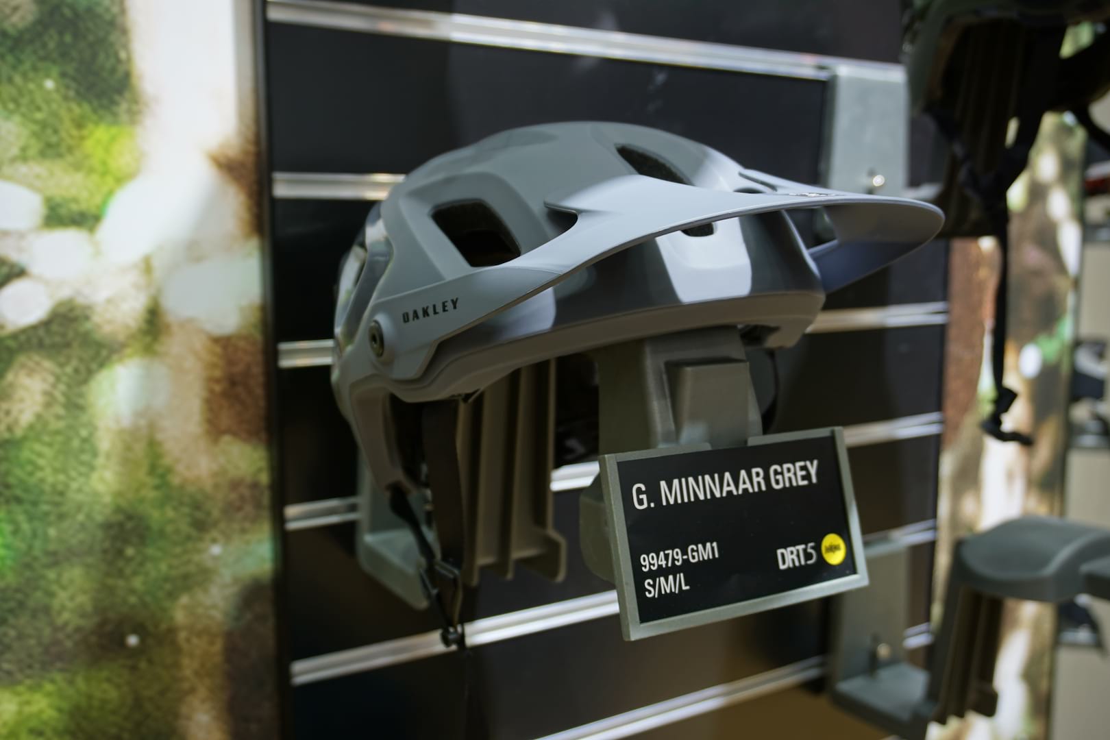 Oakley Teams Up With Minnaar To Create DRT 5 Helmet With “Eyewear Landing Area”